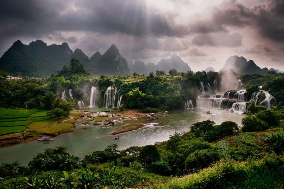 Ban Gioc Waterfalls overview 1 1024x682 - OVERALL NORTHEAST VIETNAM MOTORBIKE TOUR FOR DISCOVERIES