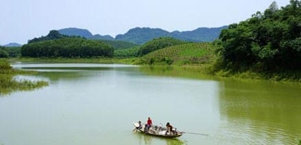 vietnam-motorcycle-tour-to-thac-ba-and-ba-be-lakes