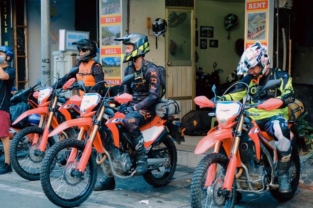4-day Sensational Motorbike tour from Hanoi to Moc Chau, Tram Tau, Thac Ba lake